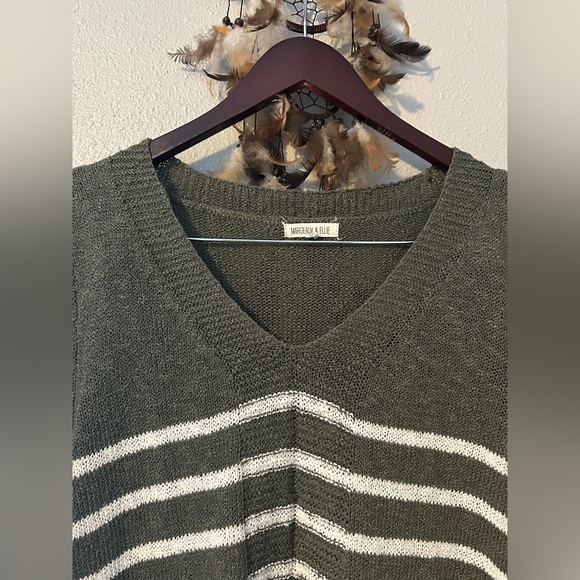Margeaux & Ellie Women’s XL Green and White V-Neck Knit Sweater Cozy Casual - Picture 7 of 16